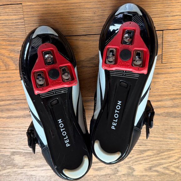 Peloton Shoes Unisex | Black & Red | Size 38 / 7 | Good Used Condition - Picture 7 of 9